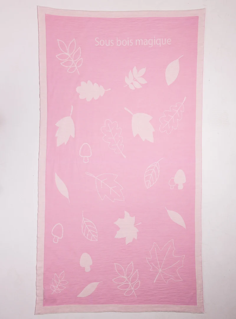 Plaid bébé personnalisable motif sous-bois laine mérinos rose poudre