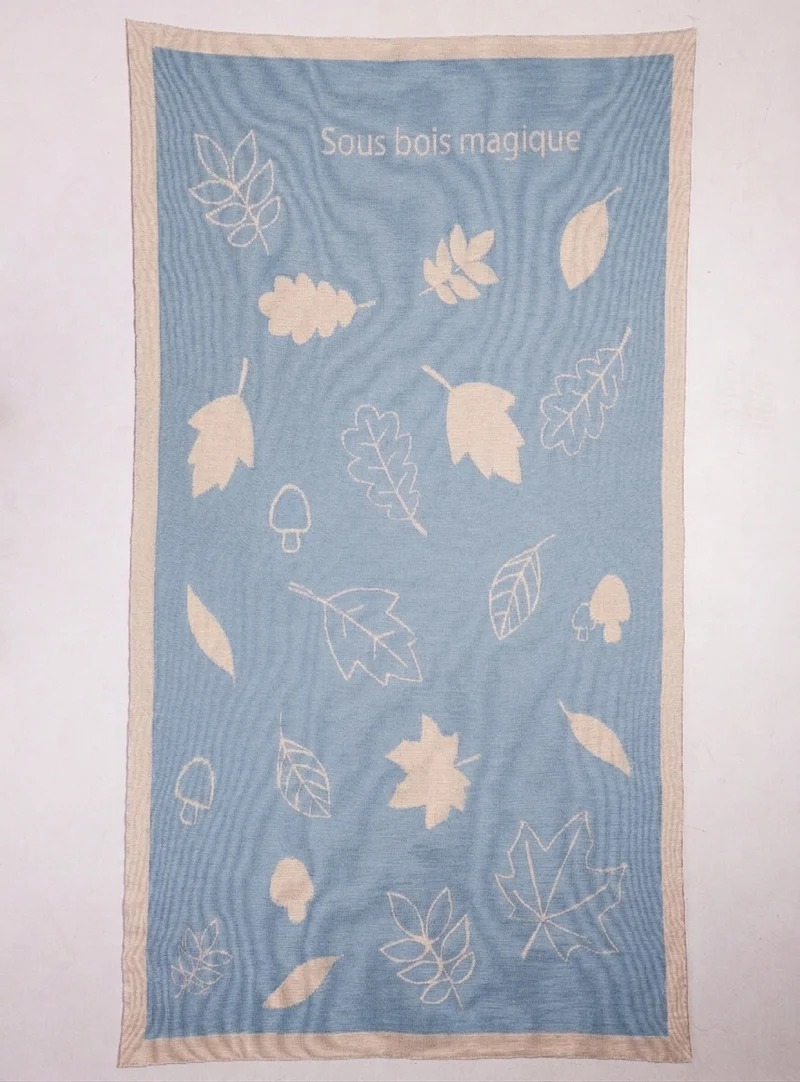 Plaid bébé personnalisable motif sous-bois laine mérinos bleu pastel