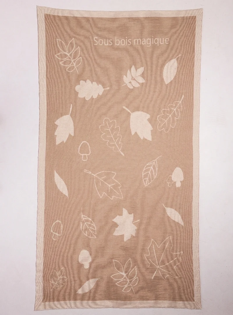 Plaid bébé personnalisable sous-bois femme laine mérinos beige pastel