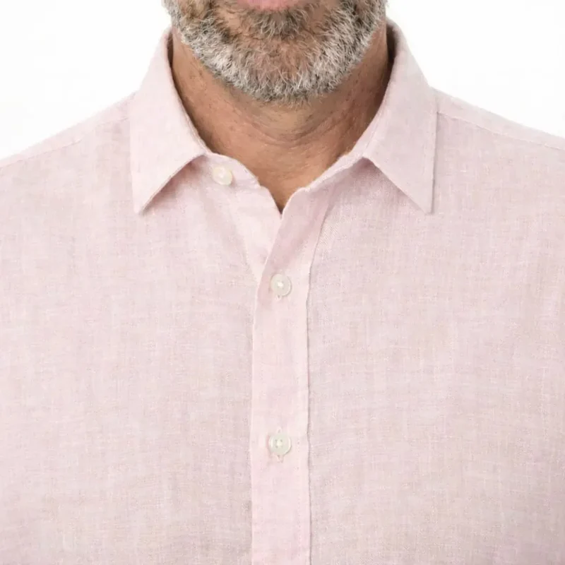 Chemise en lin col classique et coupe ajustée rose pâle