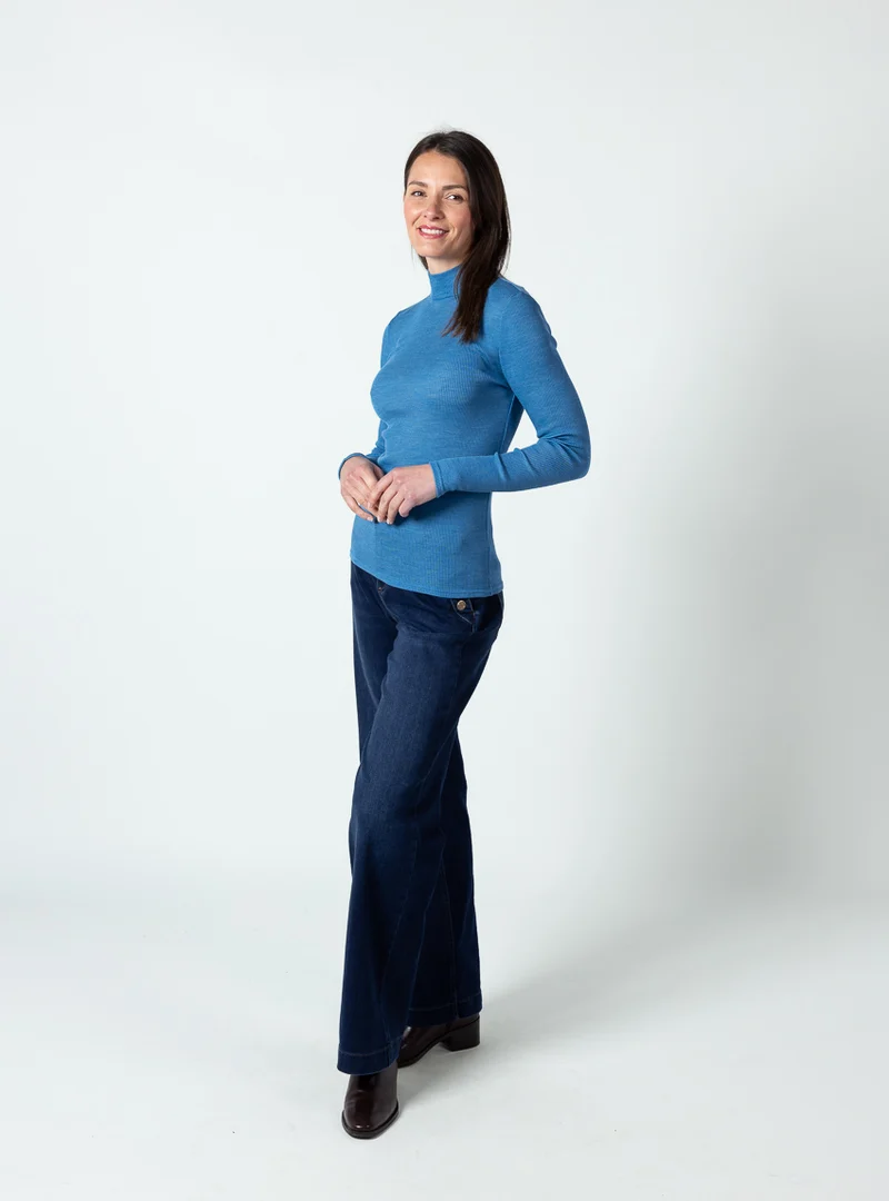 Pull femme col cheminée laine mérinos et soie bleu céramique