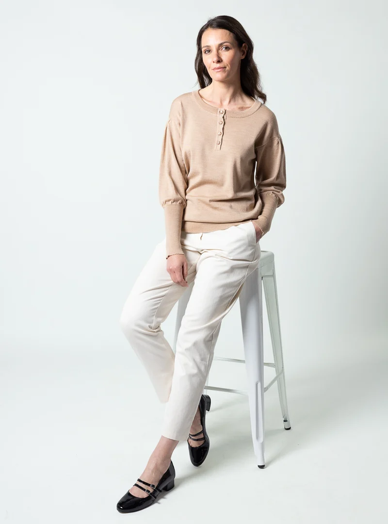 Pull femme en laine fine mérinos col tunisien beige chaud