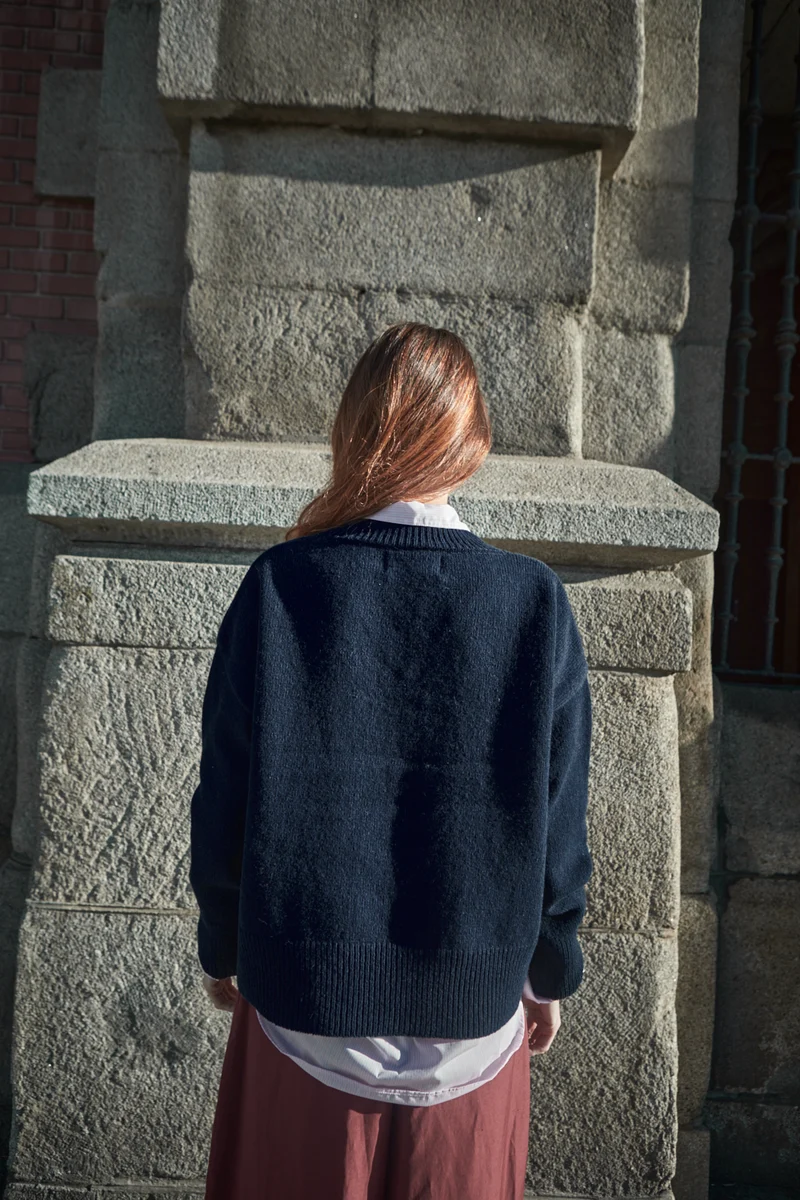 LEONTINE V-Neck Sweater in Merino Wool - Navy
