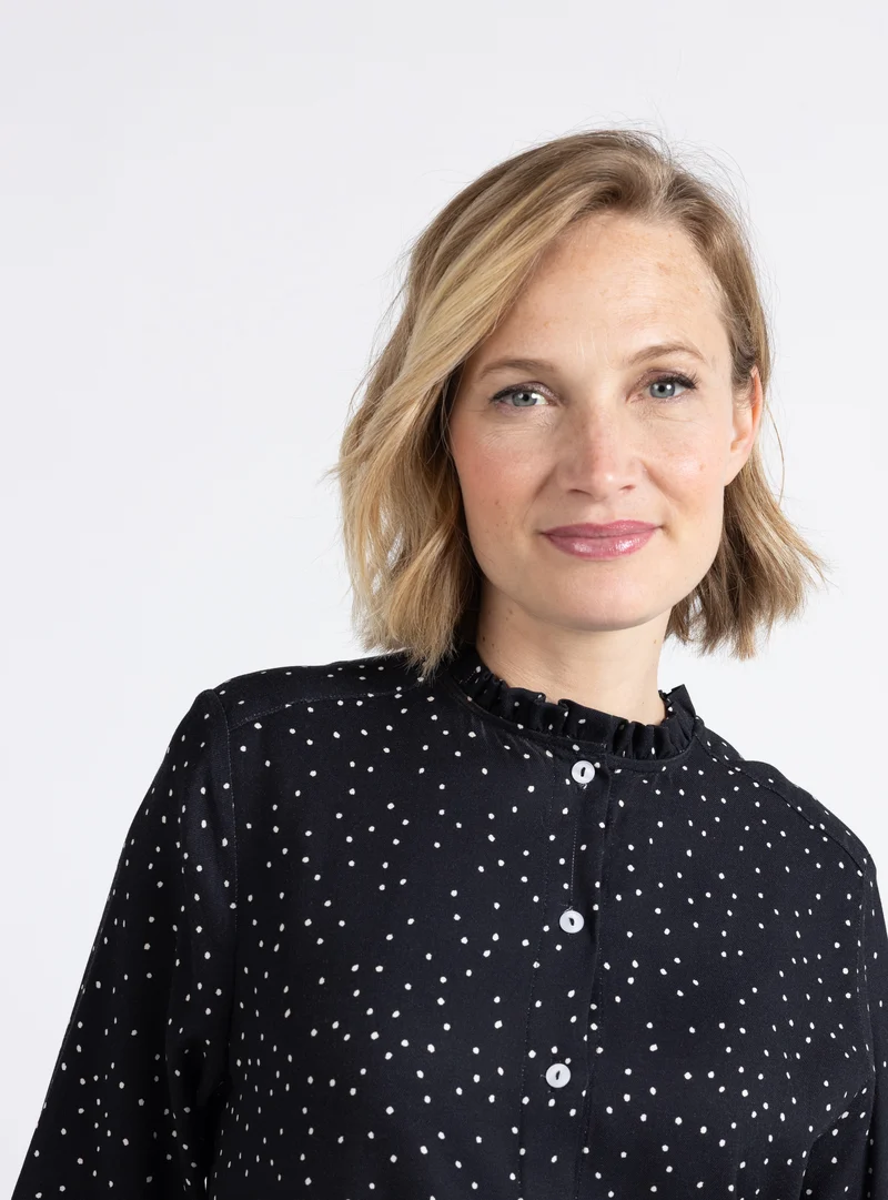Chemisier femme noir en viscose avec volants