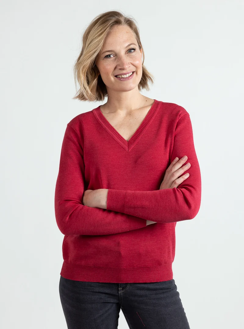 Pull femme col V en laine mérinos rouge cerise