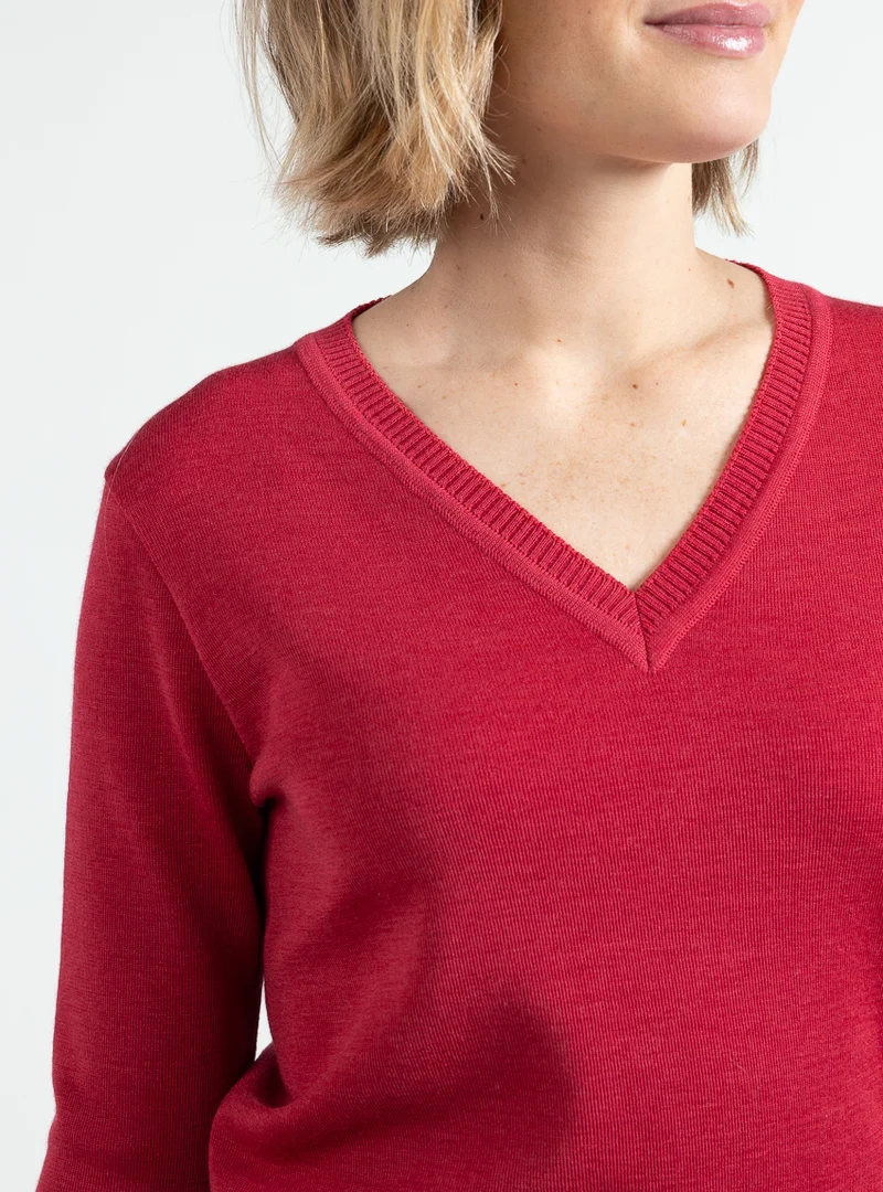 Pull femme col V en laine mérinos rouge cerise