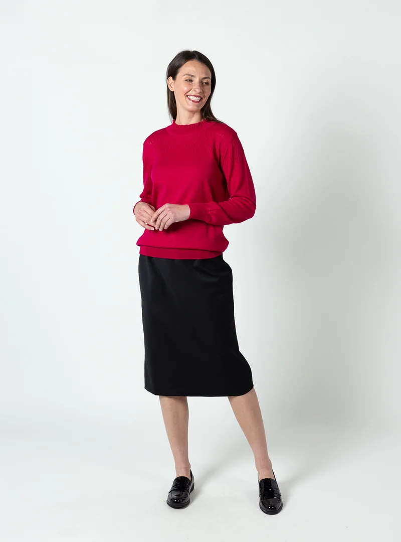 Pull femme col rond fantaisie en laine fine mérinos rose rubis