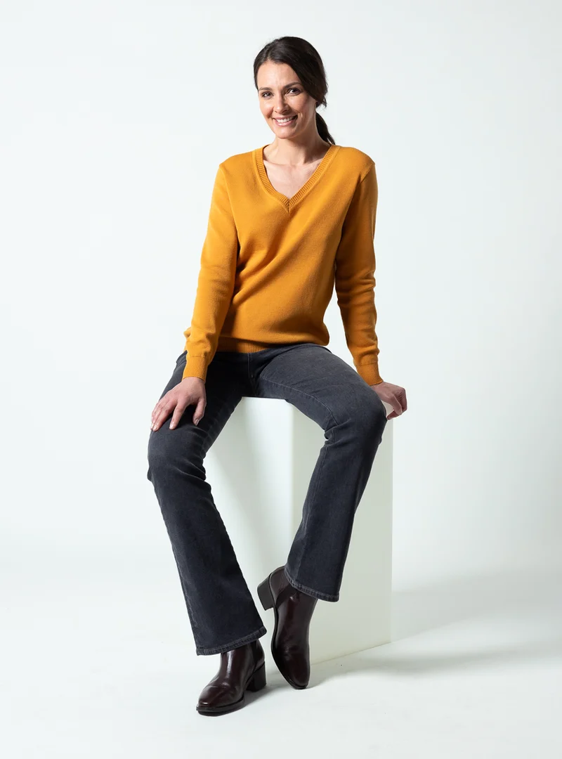 Pull femme col V en laine mérinos jaune miel
