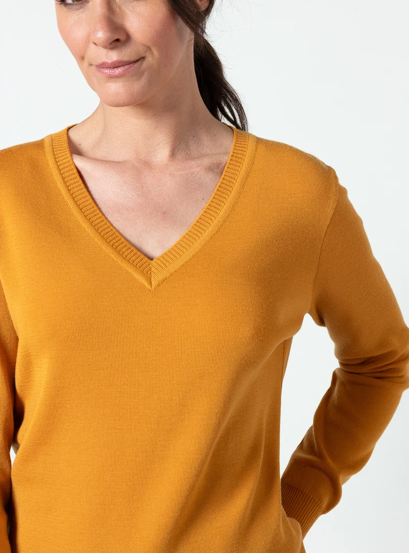 Pull femme col V en laine mérinos jaune miel