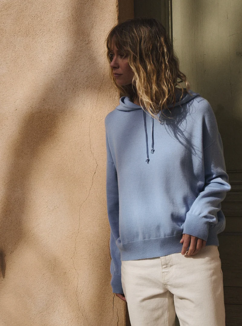 Pull sweat à capuche bleu ciel Claude