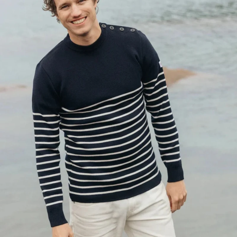 Pull marin rayé 50% pure laine. Coupe ajusté Bleu Marine Ecru