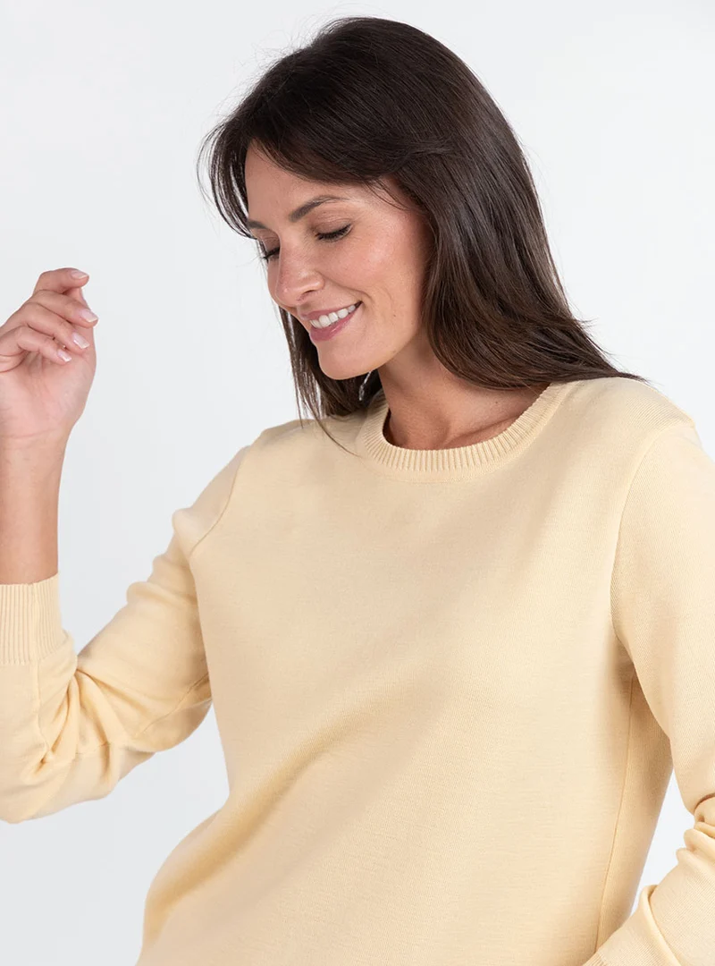Pull femme en laine mérinos col rond jaune léger