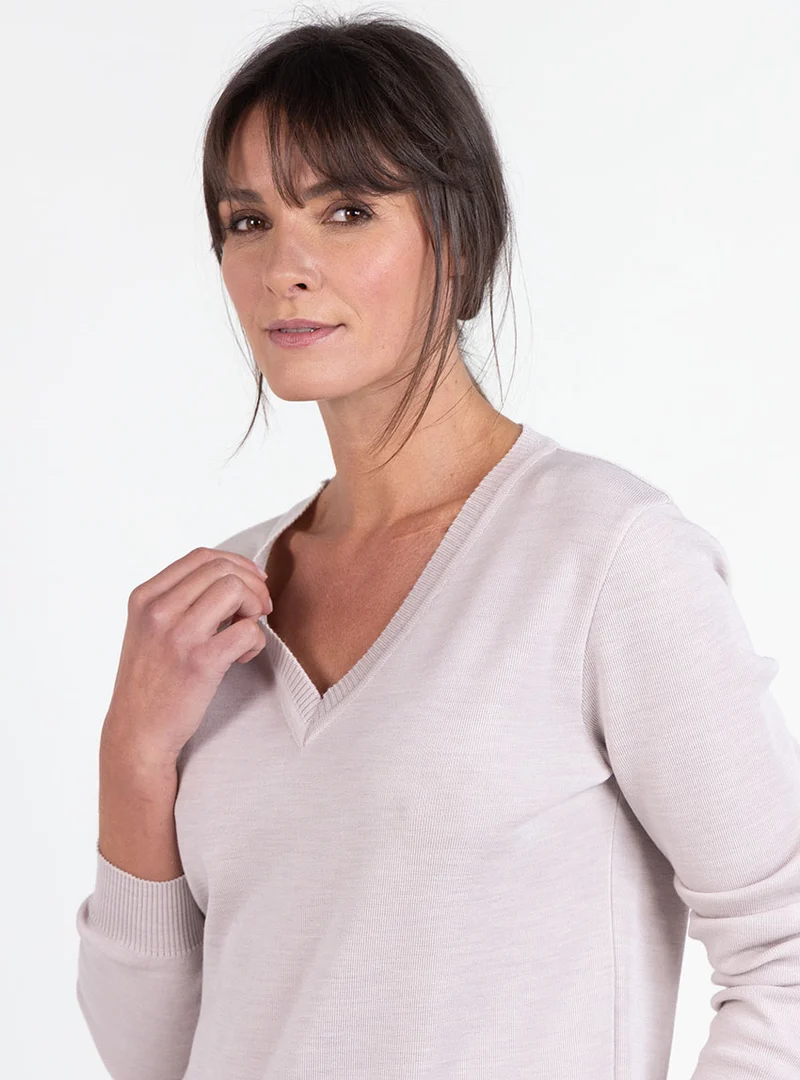 Pull femme col V en laine beige naturel