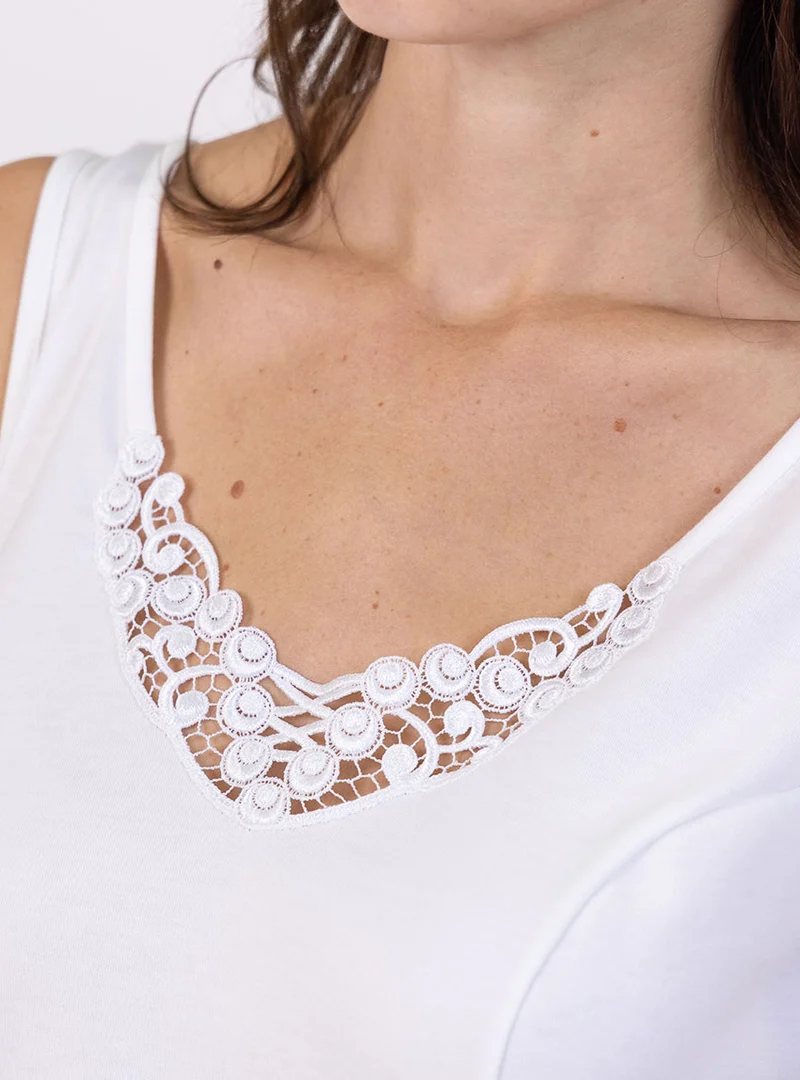 Fond de robe femme en coton blanc