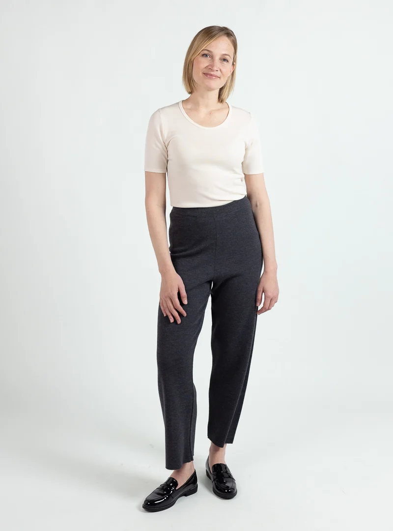 Pantalon femme en laine merinos gris anthracite
