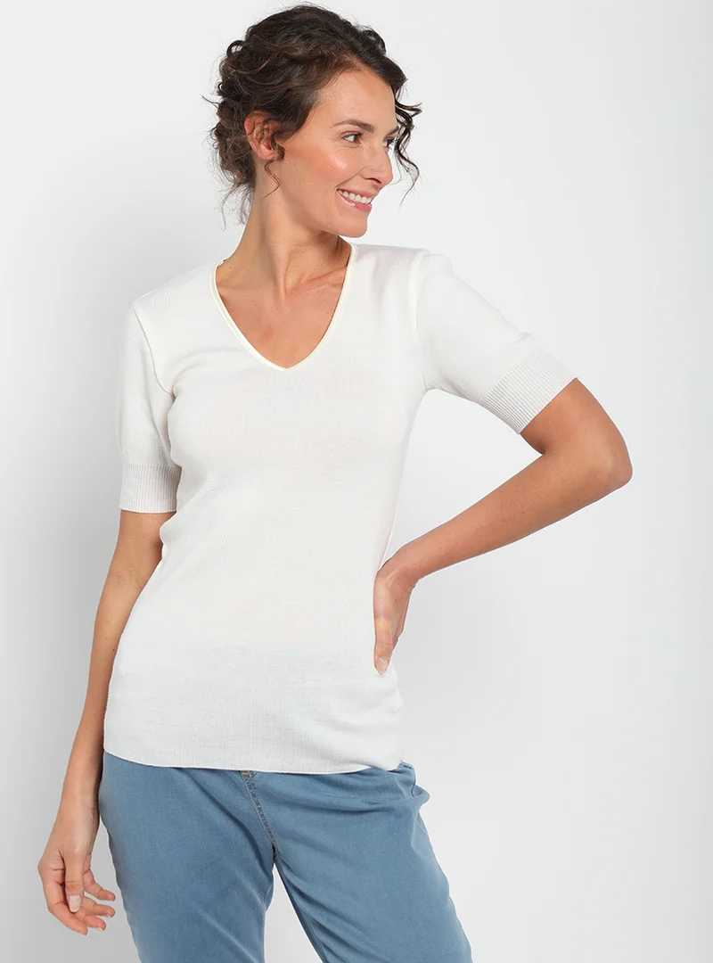 Tee-shirt femme encolure V en laine merinos blanc naturel