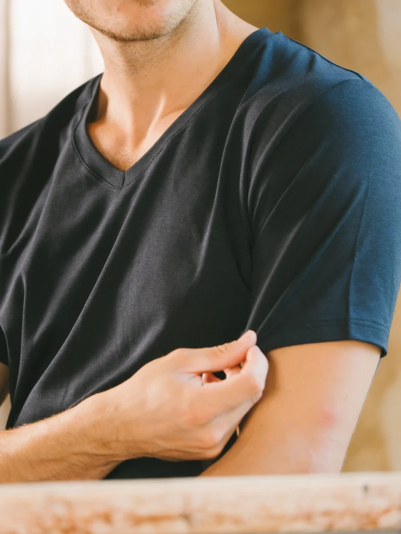 T-shirt col V homme