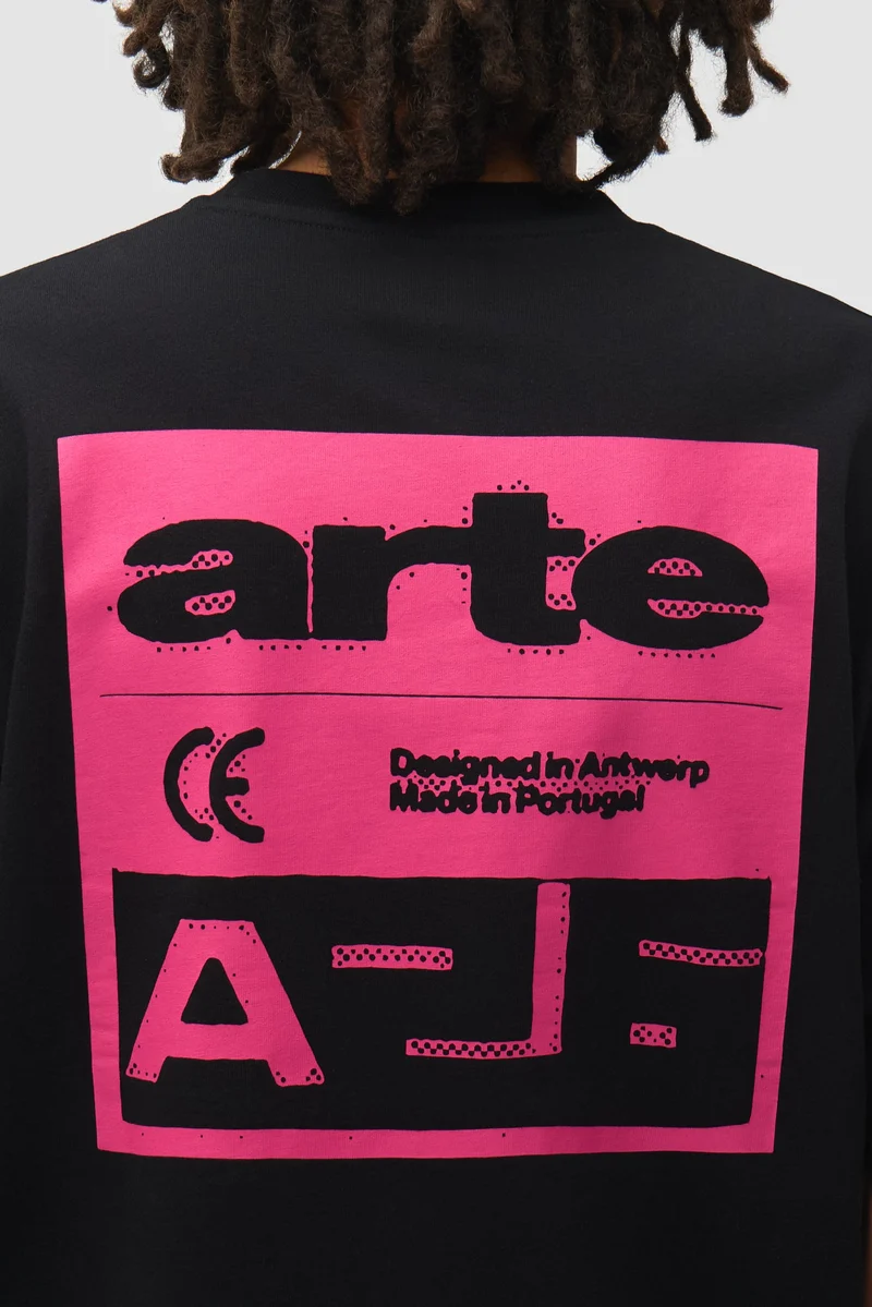 Arte Antwerp PINK SERIAL S/S TEE Black
